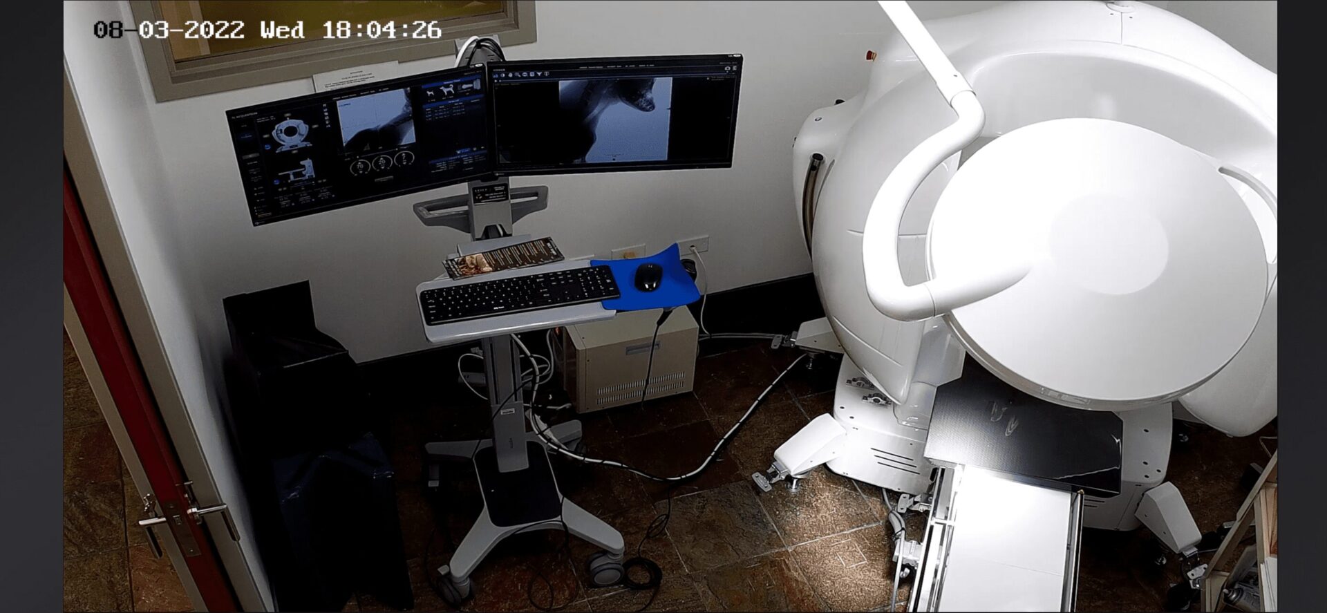 A picture of an MRI machine for pet animals